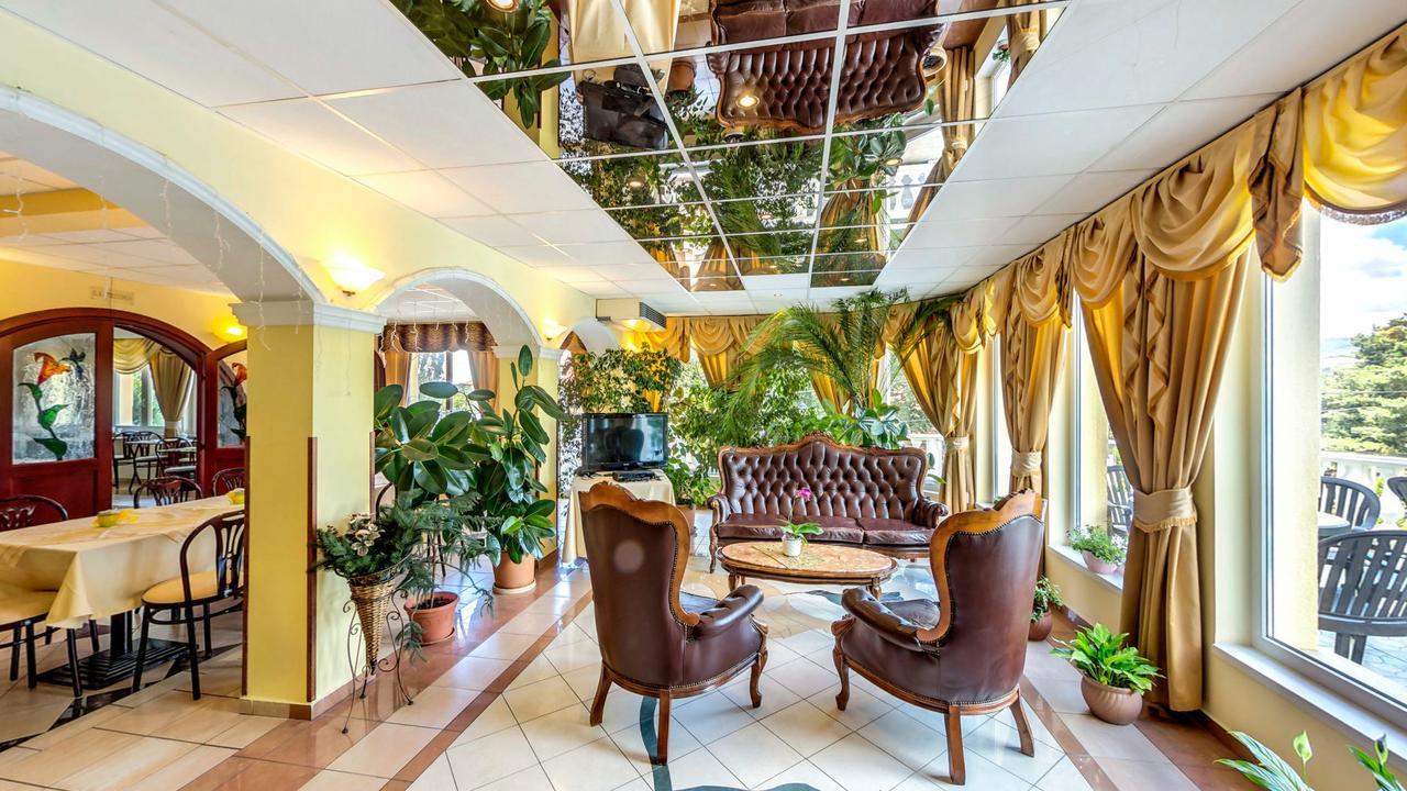 Kolibri Hotel Miskolc Luaran gambar